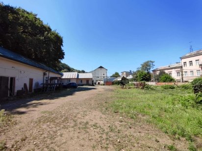 Продається земельна ділянка (21,5 соток) в історичному Центрі Чернівці Черновцы