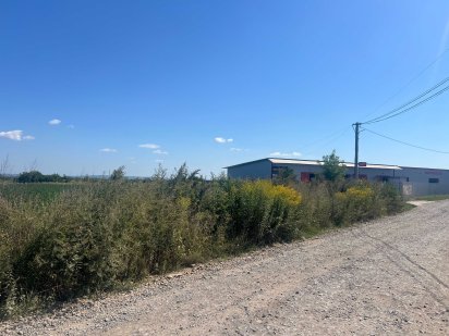 Продаю земельну ділянку 0.61 га р-н Аеропорта комерційного призначення Черновцы