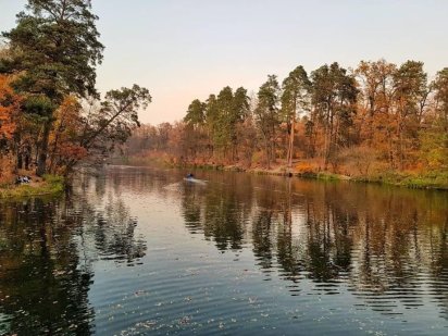 Продам участок 10 сот Пуща Водица рядом  лес и озеро! Киев