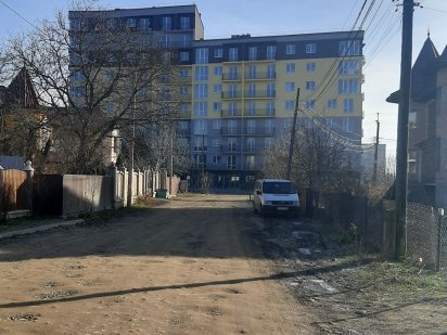 Продається земельна ділянка в р-ні Таджицької вул.( Кемпінг ) , 6 сот Чернівці
