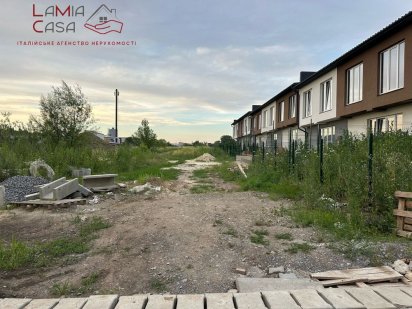 Продаж земельноі ділянки вул. спортивна (початок) Чернівці