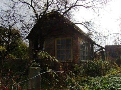 Ділянка під забудову. Півтора км. від метро Осокорки. Є інші варіанти. Киев