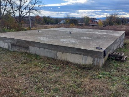 Ділянка з фундаментом на вул. Путильській Чернівці