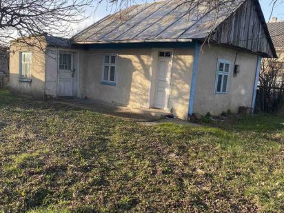 Чернівці , Рогізна , вул. Каштанова земля фасад. Чернівці