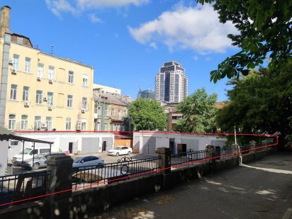 Центр міста, поруч з метро Олімпійська 0,124 га Киев