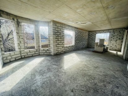 3хв ДніпроОсокорки 4 км М Славутич ділянка з новим будинком ( коробка) Київ