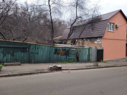 Продам 1\2 дома и участок 7,85 сот  м Лукьяновка ул. Лермонтовская д.3 Киев