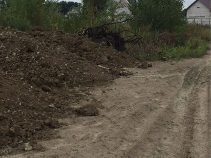 Продаж ділянки біля озера