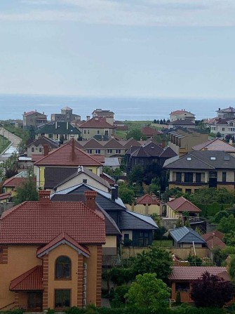 Участок в элитном поселке Совиньон, застроенная улица, ликвидная цена! - фото 1