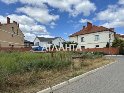 Продаётся в Совиньоне 2 угловой участок Одеса