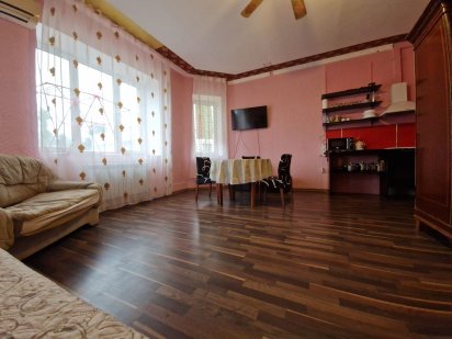 Посуточно 1-но комнатная студия у моря, Черноморск, 2 минуты к пляжу Чорноморськ