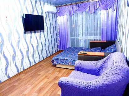 1 кім квартира в центрі з кондиціонером. Пишіть, телефонуйте на вайбер Умань