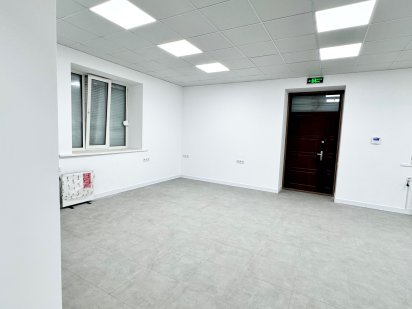 200 м.кв, червона лінія, Пр-т Свободи, 70, парковка, 3 входи Каменское