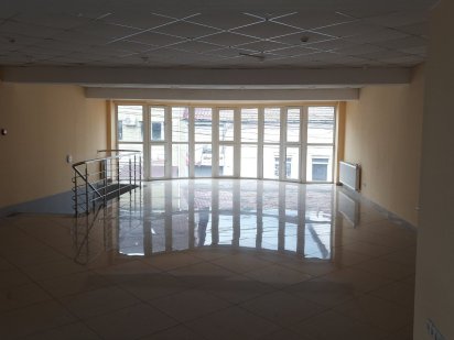 Здається в оренду двоповерхове комерційне приміщення в центрі міста Мукачево