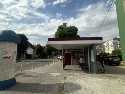 Оренда  приміщення 40 метрів зупинка Красіна ( «вул. Небесної Сотні»)