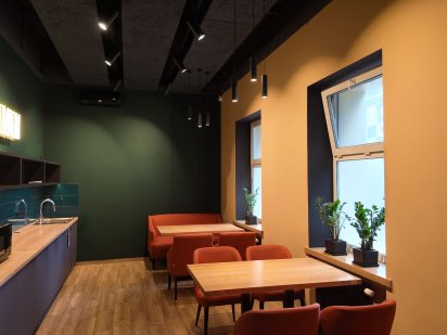 Здам свою будівлю 382 кв.м., свій вхід, генератор, поруч метро. Київ