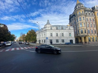 Ігорівська, 11. Супер-фасад на перехрестя. Поштова площа-3хв. Ресторан Киев