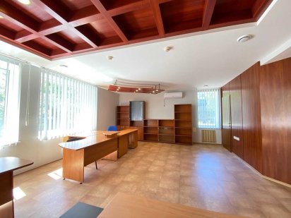 Оренда, офіс, центр, площа Маяковського, в окремо розташованій будівлі