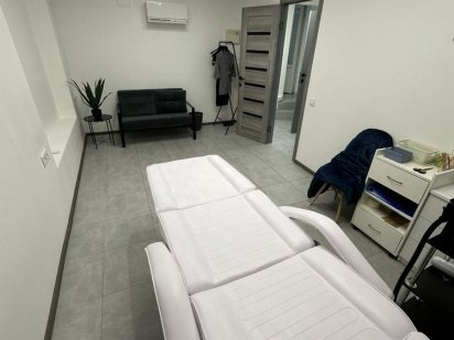 ПРЕЗЕНТАБЕЛЬНИЙ КАБІНЕТ В ОРЕНДУ у студії з окремим входом!