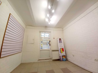 Оренда фасадного приміщення в центрі під сервіс, манікюр, обмін валют Львів