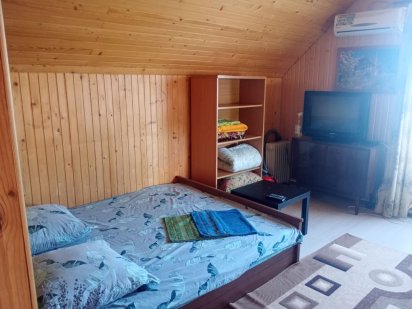 Будинок в центрі на березі річки