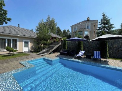 Вишуканий відпочинок! Розкішний будинок з басейном, гарною територією! Киев