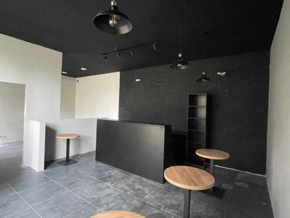 Комерція з ремонтом в центрі міста Гостомель