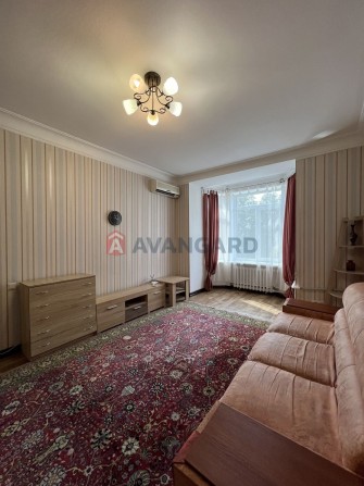 Продам полнометражную 2к квартиру. Центр,12 апреля - фото 1