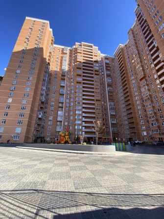 Продаж 3к кв 101 м² з балконом в ЖК Дмитрівський. Після будівельників. - фото 1