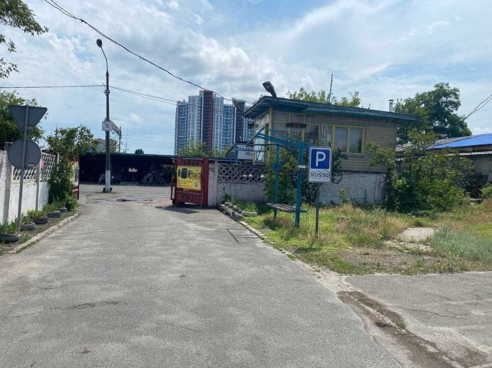 Здам паркомісце під навісом на вул. Березняківська, 17. Від власника - фото 1