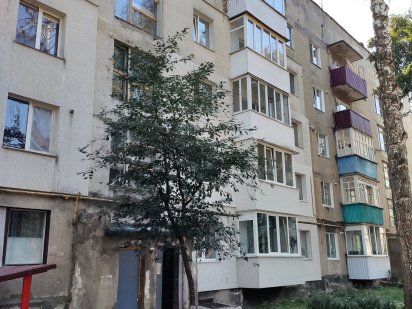 Продам квартиру 3-х кімнатну 65м2, 5 поверх, стан жилий, середина. Славута