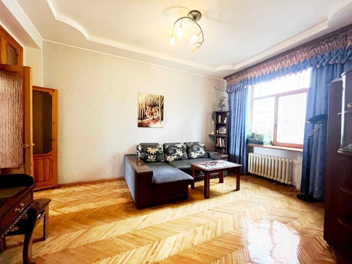 Продам 3к кв Центр, ул. Труфанова 14, с гаражем - фото 1