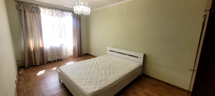 Сдаю 2-к.кв, метро Героев труда,  Гв.Широнинцев,79а - фото 1