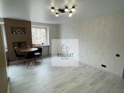 Продам чудову 3-х кімнатну квартиру у центрі міста по соборній Каменец-Подольский