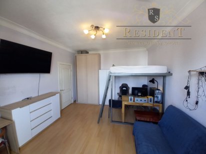 Продам однокімнатну квартиру в самому центрі міста Вернанського 8 (Дзержинського). Телефонуйте Дніпро