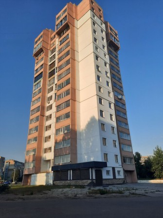 Продам 3-х ком.крупногабаритную 93 кВ. квартиру - фото 1