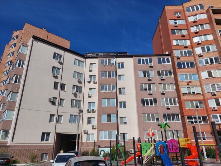 Продам двух комнатную квартиру в районе Монолит - фото 1