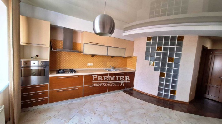 Продам 3-кімнатну квартиру 107 м.кв. з гарним ремонтом. - фото 1