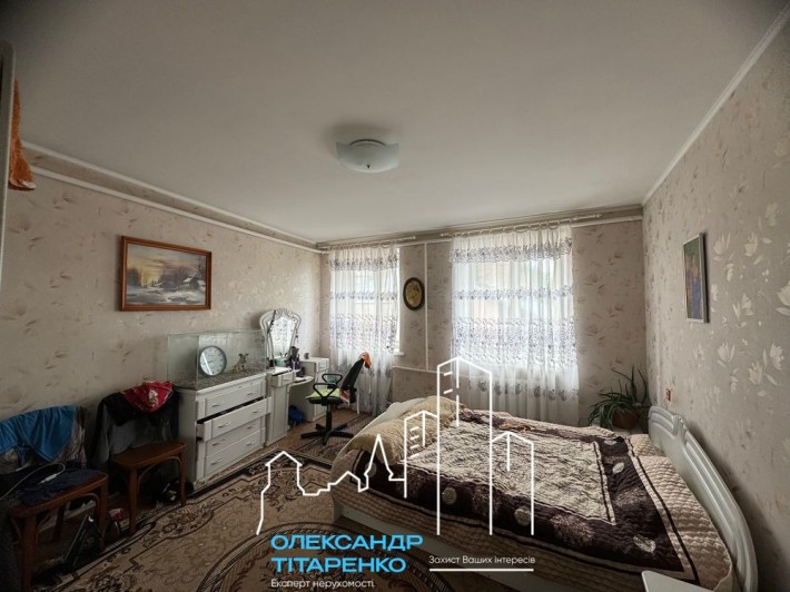 Продам велику 3-и кімнатну квартиру в Старому місті із власним гаражем - фото 1