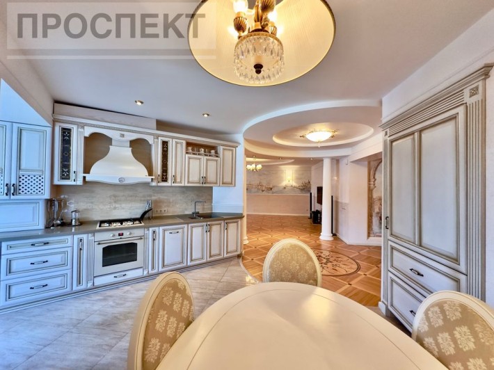 Продаж 4-х кімн.квартири з Авторским ремонтом вул. Петропавлівська . - фото 1