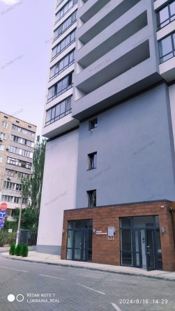 Терміново продам квартиру у центрі міста в новобудові - фото 1