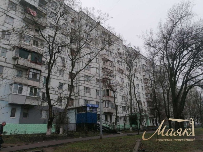 продам 1-к.кв..1/9,37 кв.м.під Бізнес,15-й мкрн,Райісполком , - фото 1