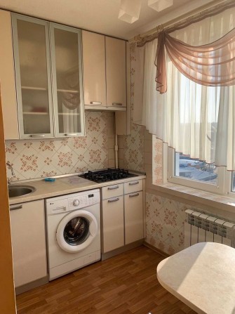 Продам 2 комн кварт, 1й дом м Г Труда с ремонтом, мебелью. СЕРТИФИКАТ! - фото 1