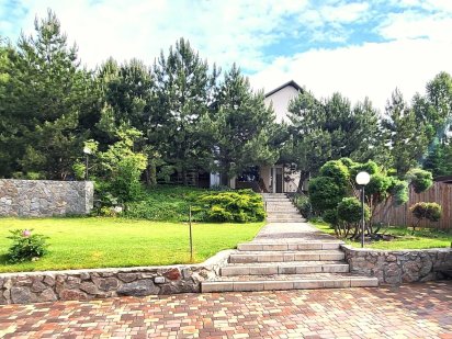 Продаж 2-х поверхового будинку вул. Сонячна закрита теріторія.