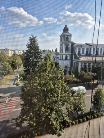 Здам 3х кімнатну квартиру з автономним опаленням в центрі міста - фото 1