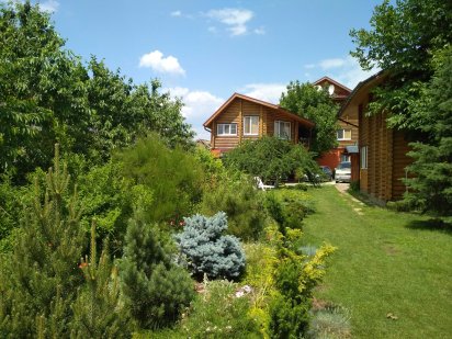 Аренда дома посуточно, территория. Беседки, манглы, стадион., бассейн. Новоалександровка