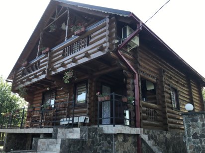Деревяний котедж Шаян Шаян