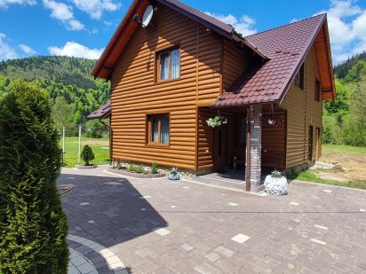 Котедж"Ясень"на 4номери з санвузлом у кожному номері та кухня+є басейн Микуличин