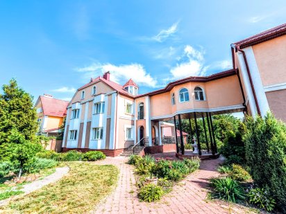 484 Триповерховий будинок з великим басейном Софіївська Борщагівка