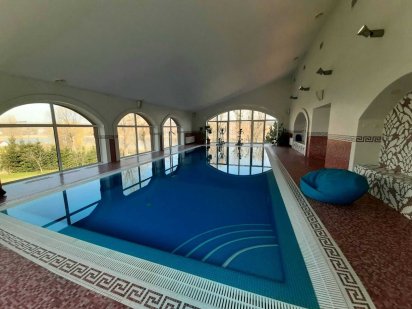 Дом 950кв. ,VIP уровня,на берегу озера, 7 спален.Бассейн с подогревом. Горбовичі